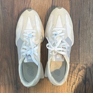 New Balance 327